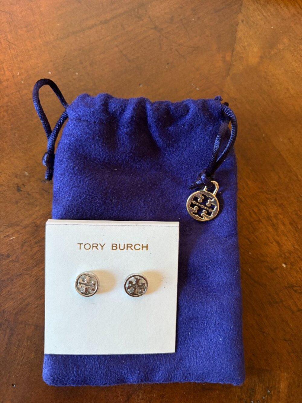 NEW TORY BURCH LOGO STUD EARRINGS POUCH INCLUDED WITH ATTACHED LOGO DISC